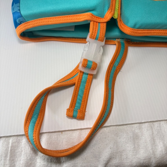 Swim Schools Deluxe Trainer Blue Sharks Level 2 Ages 4-6 Years New without Tags - Picture 11 of 11